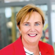 Retiring Chief Executive presented with the APSE Van Coulter Lifetime Achievement Award